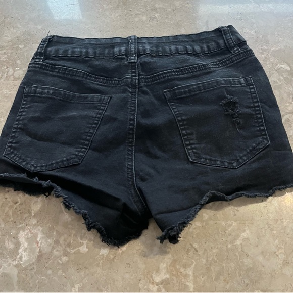 Miami high rise distressed black jean shorts size 5 - Picture 5 of 6